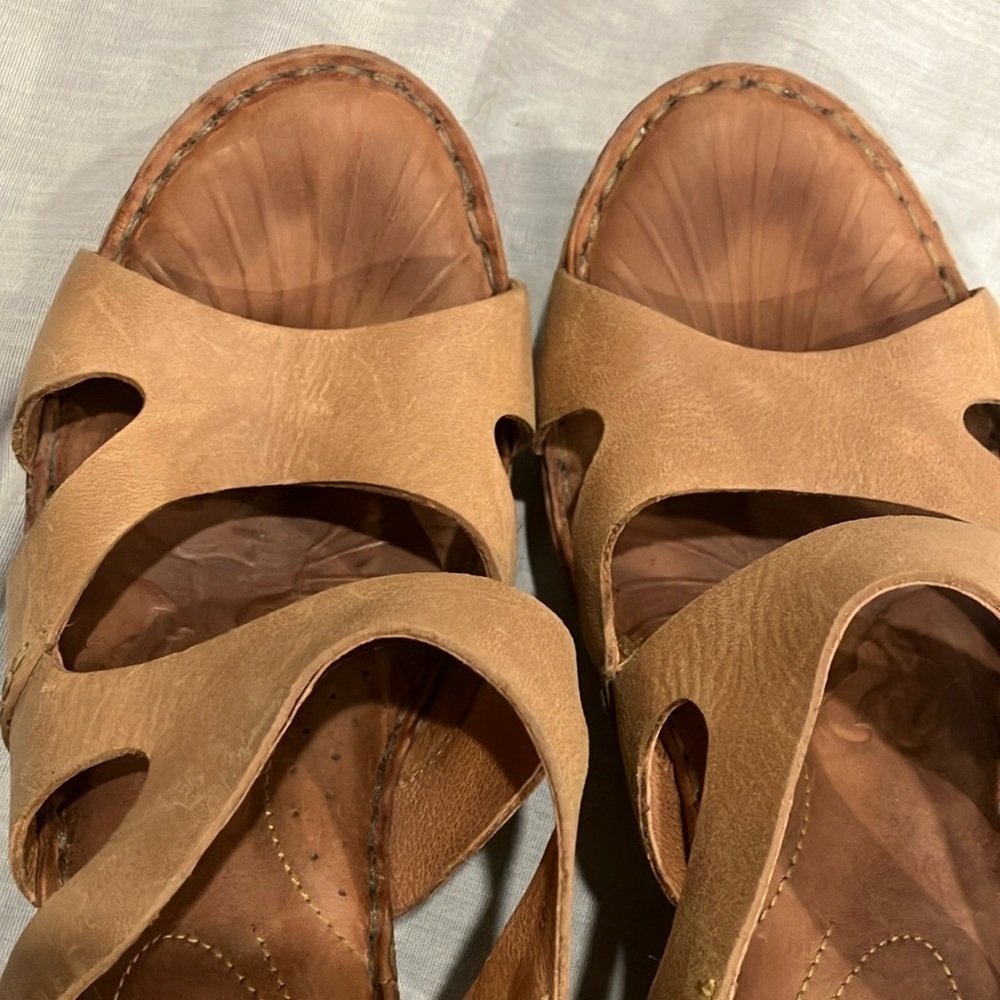 Size 9 (40.5) leather Women's Tan Wedge Sandals - Picture 14 of 16